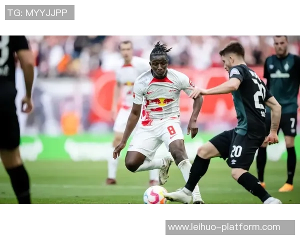 巴黎圣日耳曼友谊赛大胜莱比锡六球狂潮与帽子戏法点燃全场激情