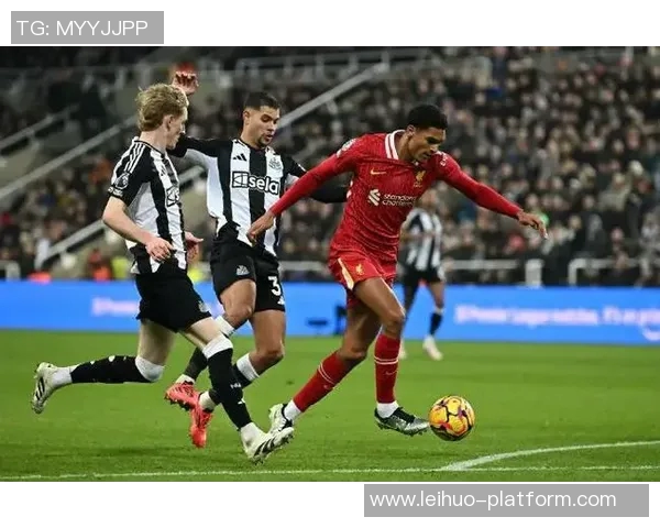 英超激战曼联逆转波尔图点球大战成关键时刻引发全场狂欢