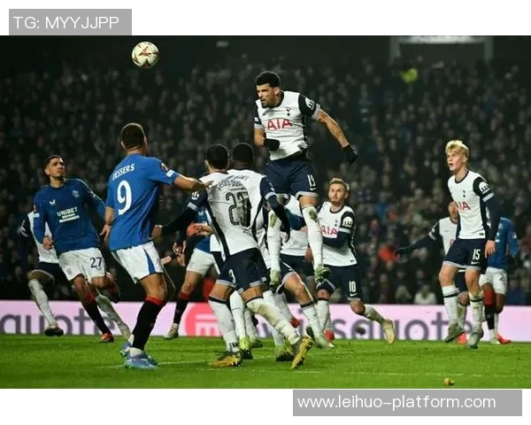 欧联杯热刺与利物浦激战成平局逆转时刻引发全场沸腾