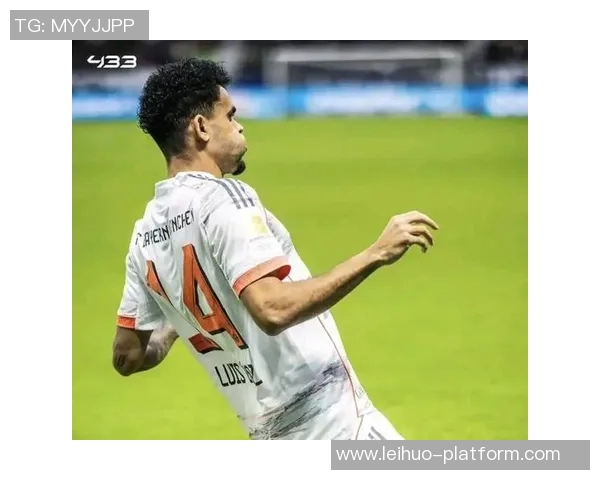 英超激战:拜仁4-0多特蒙德红牌事件引发全场热议与转会传闻 英超激战:拜仁4-0多特蒙德红牌事件引发全场热议与转会传闻