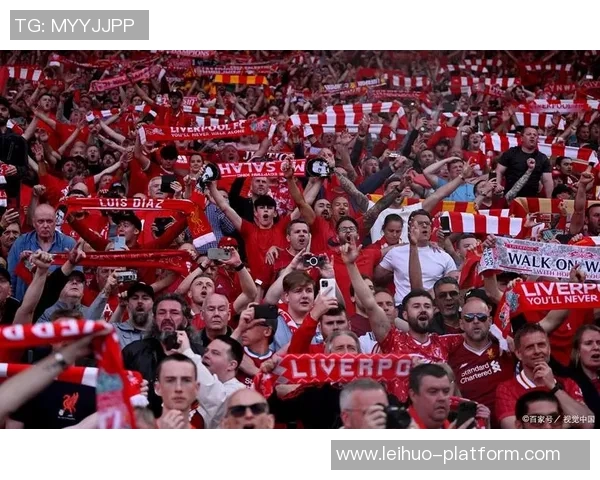 德甲惊天冷门里昂狂胜曼联五球红牌事件引发全场热议 德甲惊天冷门里昂狂胜曼联五球红牌事件引发全场热议