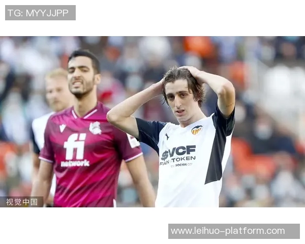 欧联杯焦点战AC米兰与莱比锡互交白卷争议判罚引发全场热议 欧联杯焦点战AC米兰与莱比锡互交白卷争议判罚引发全场热议