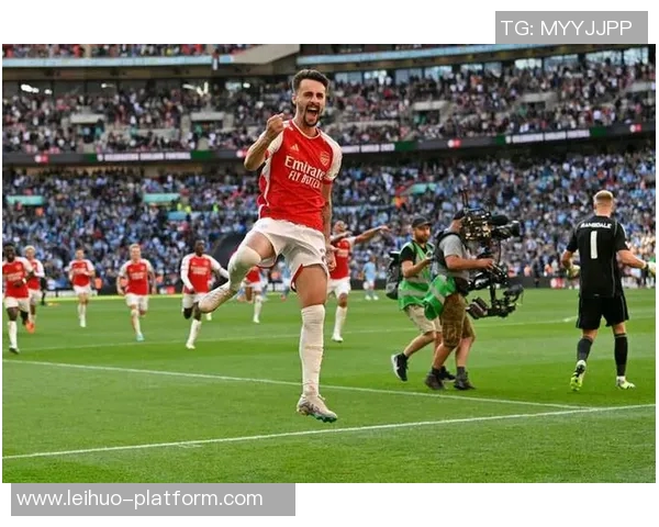 世界杯激战：AC米兰3-0阿森纳乌龙球引发争议与全场沸腾