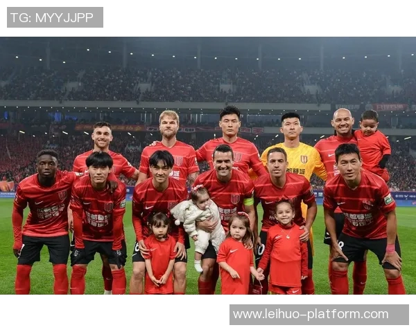 中超精彩对决巴黎圣日耳曼大胜里昂六个进球引发全场热烈欢呼